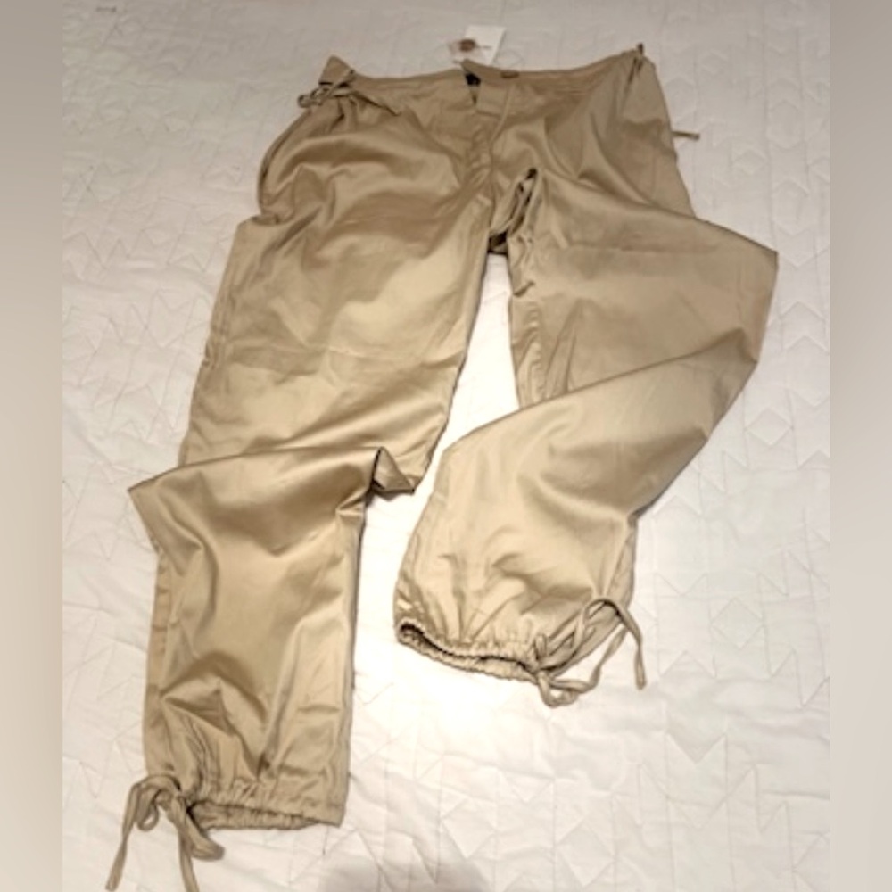 Khaki cargo pants with open hip for any occasion with tags